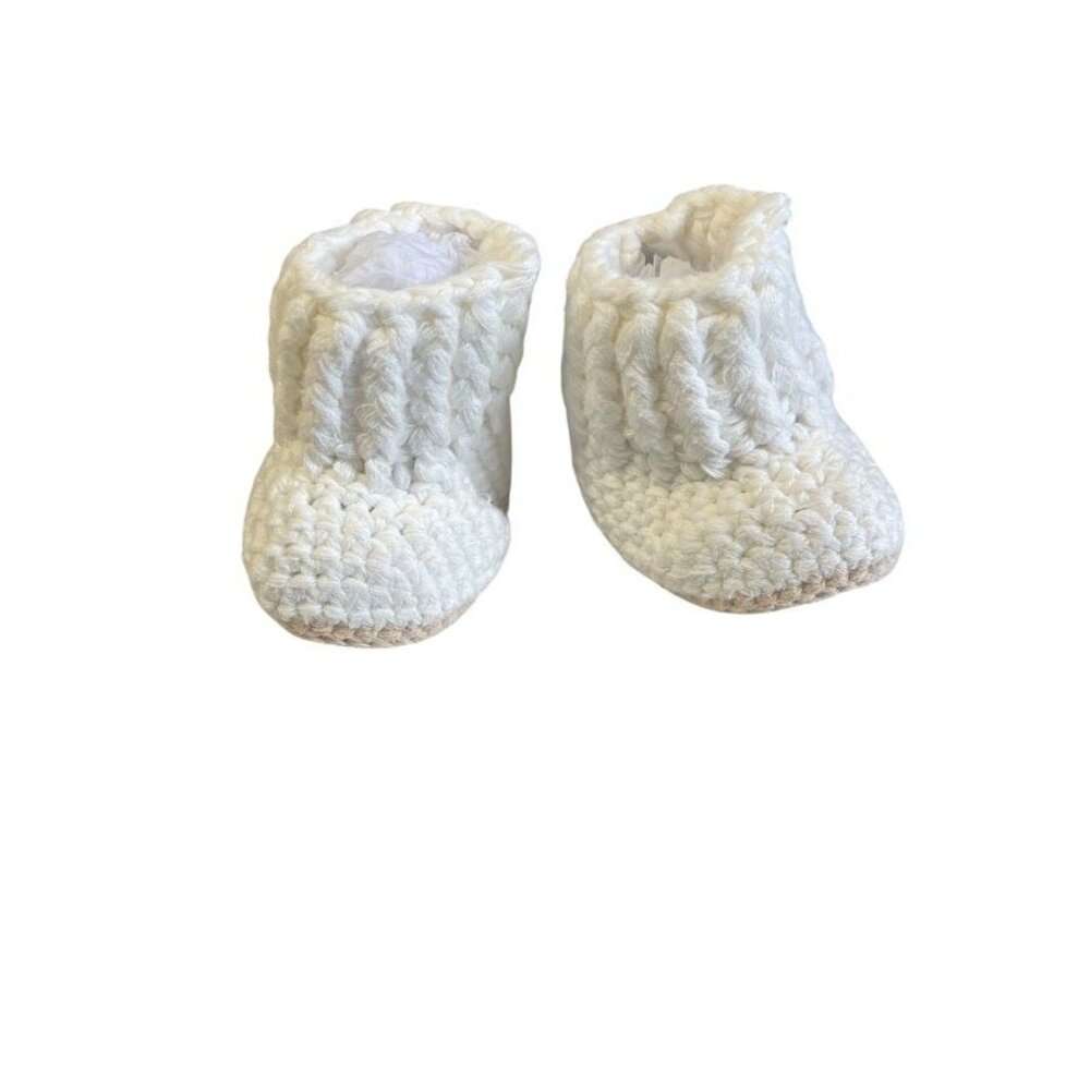 Quiltex Crocheted Baby Hat & Booties Set With Puppy Dog Design - Picture 3 of 3